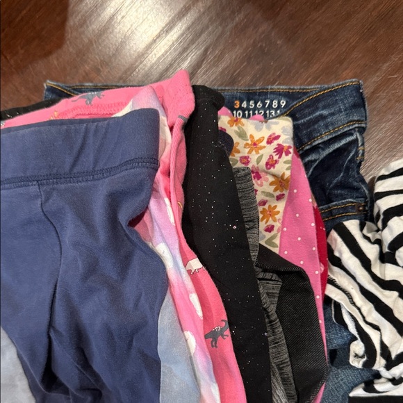 Huge bundle (16pcs) of toddler girls clothes size 3T - Picture 2 of 3